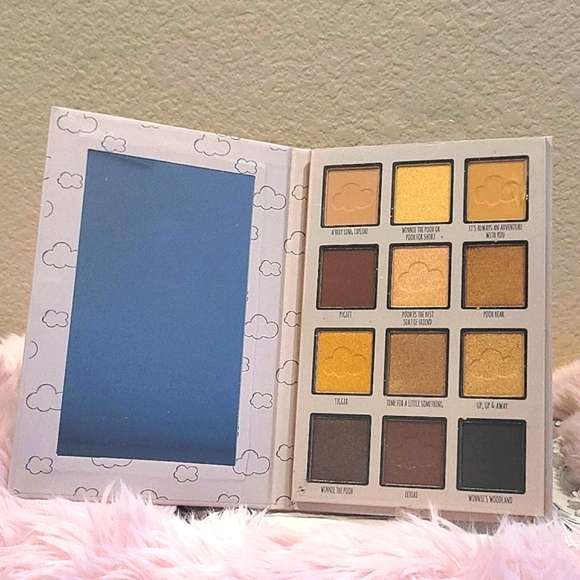 WINNIE THE POOH EYE SHADOW PALETTE - Picture 2 of 6